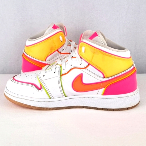 Jordan 1 Mid GS SE 'EdgeGlow' Size 6.5Y - Picture 4 of 9